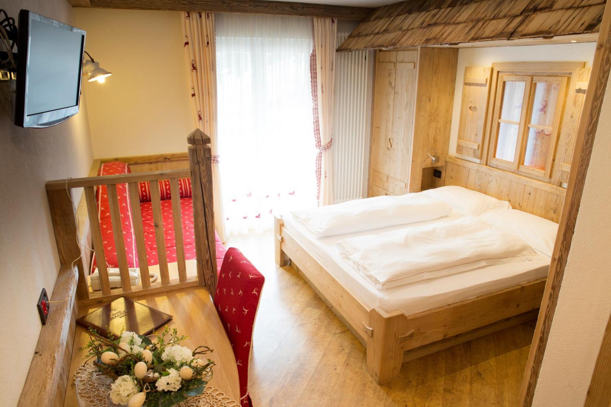 Hotel Malder Soraga Buitenkant foto
