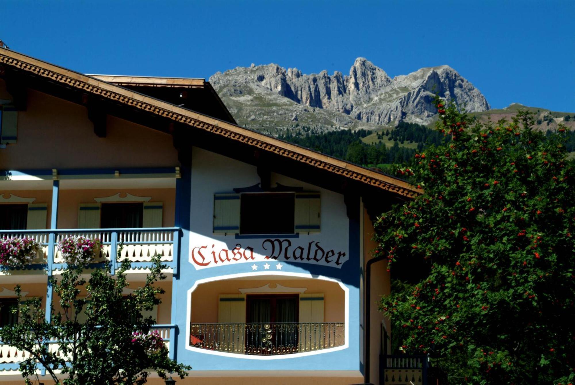 Hotel Malder Soraga Buitenkant foto
